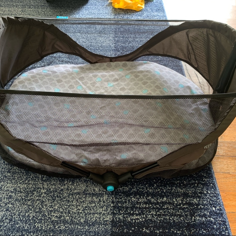 Brica portable bassinet
